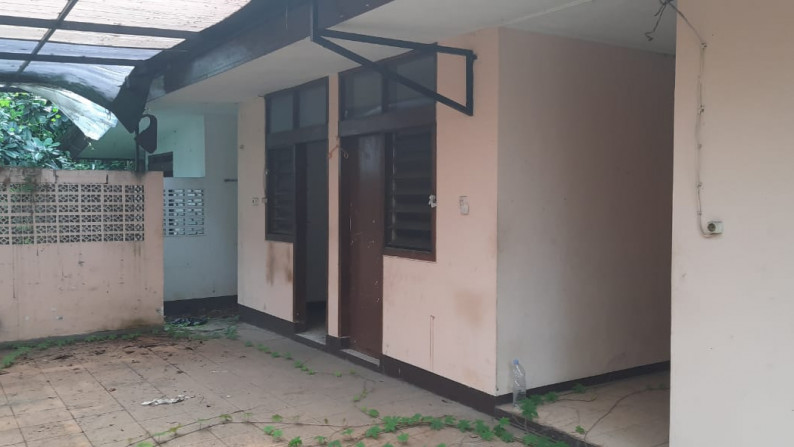 Rumah Lama & Nyaman di Ampera Lokasi Strategis