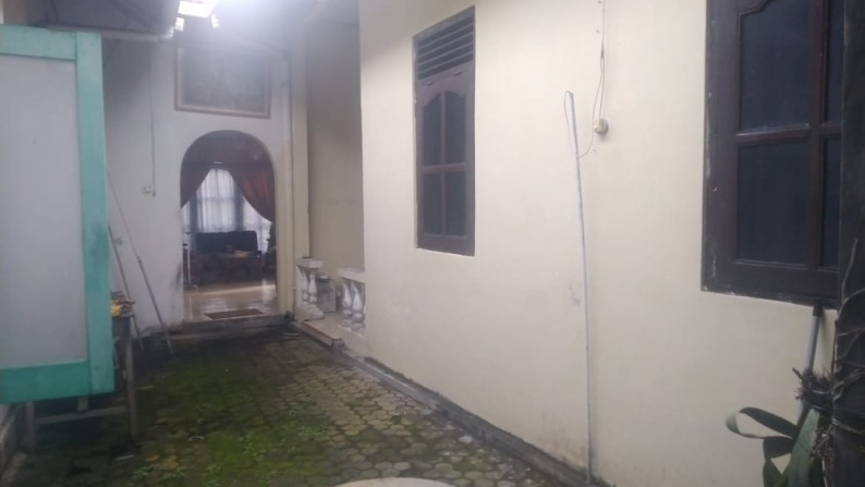 RUMAH TINGGAL 9 KAMAR DI JL KADIROJO, DEKAT CANDI SAMBISARI