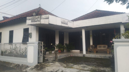 RUMAH TINGGAL 9 KAMAR DI JL KADIROJO, DEKAT CANDI SAMBISARI