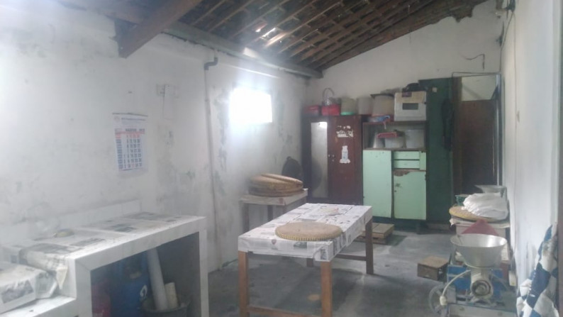 RUMAH TINGGAL 9 KAMAR DI JL KADIROJO, DEKAT CANDI SAMBISARI