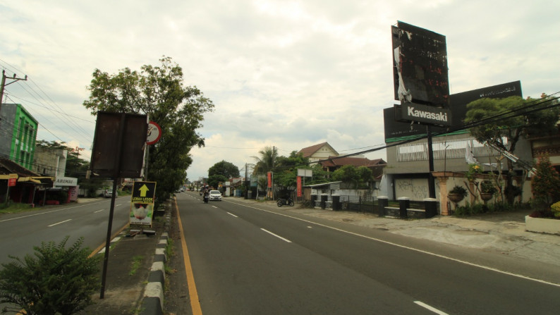 TANAH DAN BANGUNAN DI LOKASI STRATEGIS JL YOGYA-SOLO KM 14, SLEMAN