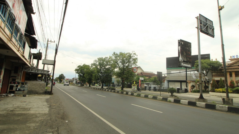 TANAH DAN BANGUNAN DI LOKASI STRATEGIS JL YOGYA-SOLO KM 14, SLEMAN