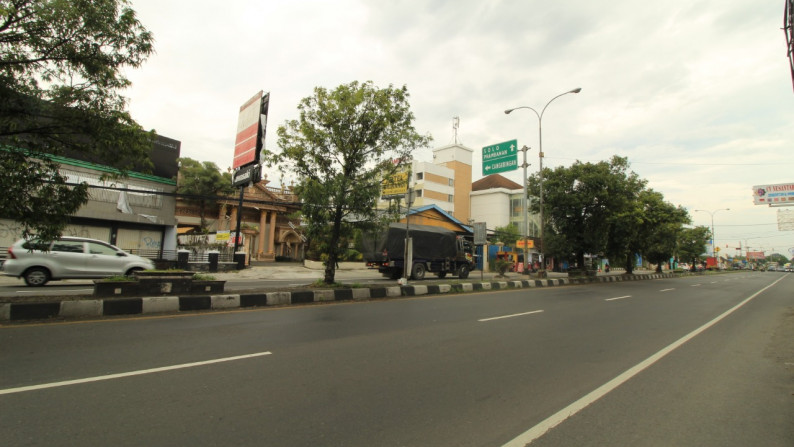 TANAH DAN BANGUNAN DI LOKASI STRATEGIS JL YOGYA-SOLO KM 14, SLEMAN