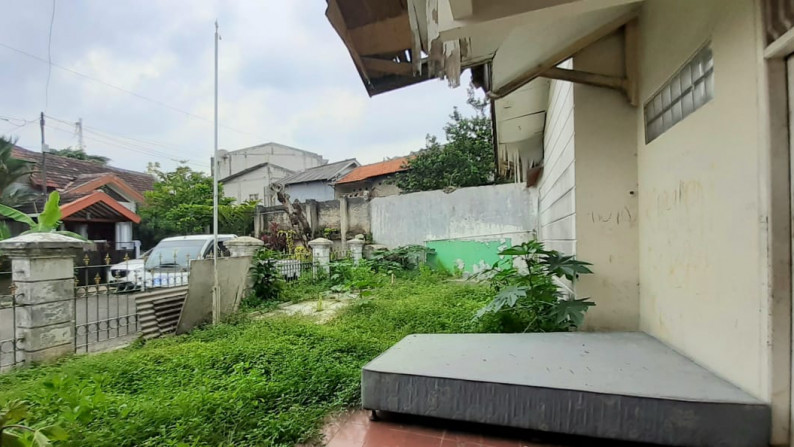 Rumah Siap Renov Hitung Tanah saja di Bintaro, Jakarta Selatan, Luas 304m Harga 2,6M Nego, MURAH!!!