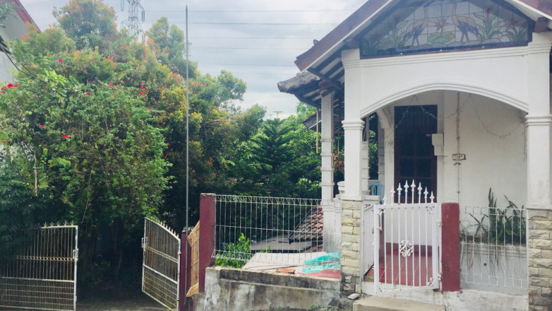 RUMAH DAN HOME STAY DI PERUM KANOMAN, SELATAN STPN GODEAN, SLEMAN