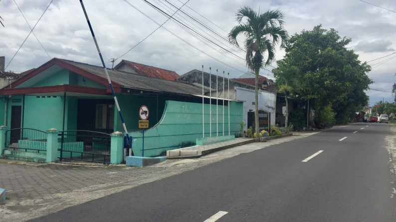 RUMAH DAN HOME STAY DI PERUM KANOMAN, SELATAN STPN GODEAN, SLEMAN