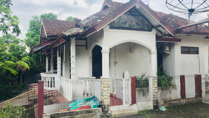 RUMAH DAN HOME STAY DI PERUM KANOMAN, SELATAN STPN GODEAN, SLEMAN