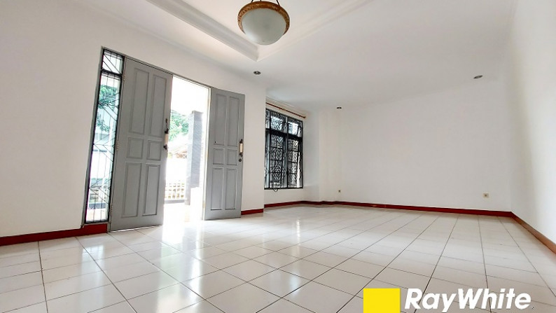 Rumah di Tanjung Barat, Jakarta Selatan, Dalam Kompleks, Siap Huni, Terawat Baik, SHM