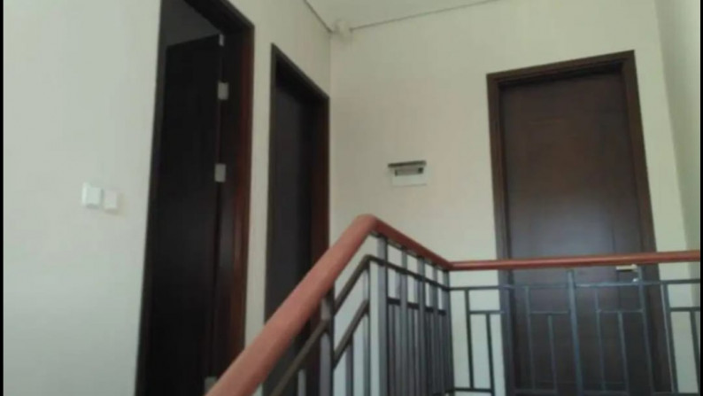 Rumah siap huni di greenwich