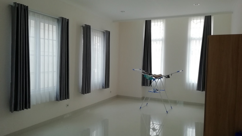 Rumah Furnished 2 lantai dalam Cluster Menteng Village Di Gading Serpong