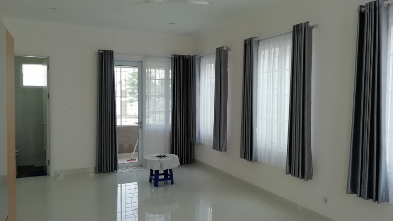 Rumah Furnished 2 lantai dalam Cluster Menteng Village Di Gading Serpong