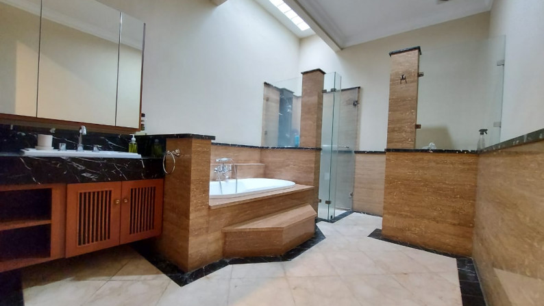 Kemang luas 635 dalam Townhouse, Lingkungan Tenang dan Rapih