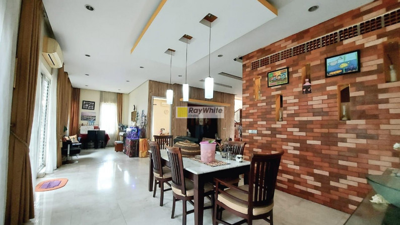 Rumah siap huni halaman luas di Jagakarsa