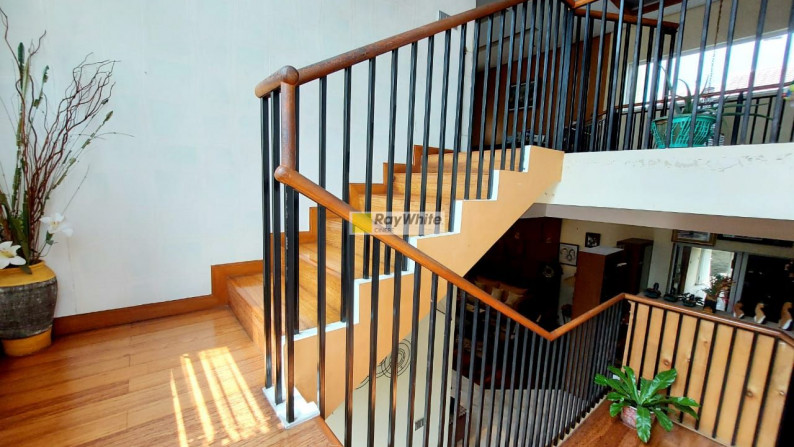 Rumah siap huni halaman luas di Jagakarsa