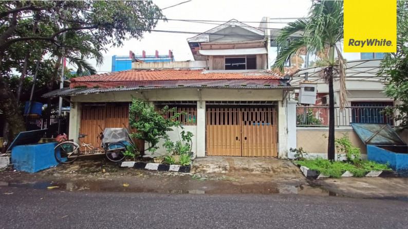 Dijual Rumah 1,5 lantai di Jalan Ngagel Wasana, Surabaya