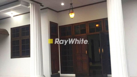 Dijual Rumah Asri dengan Kolam Renang Di Pondok Indah