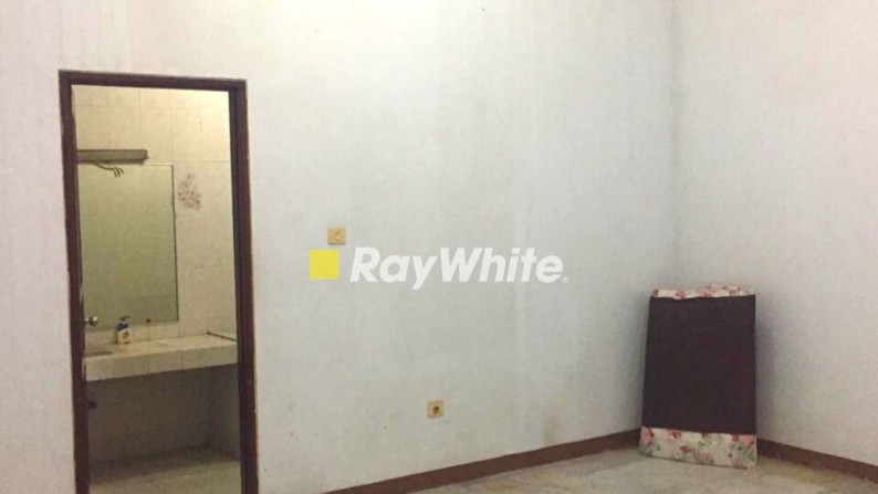 Dijual Rumah Asri dengan Kolam Renang Di Pondok Indah