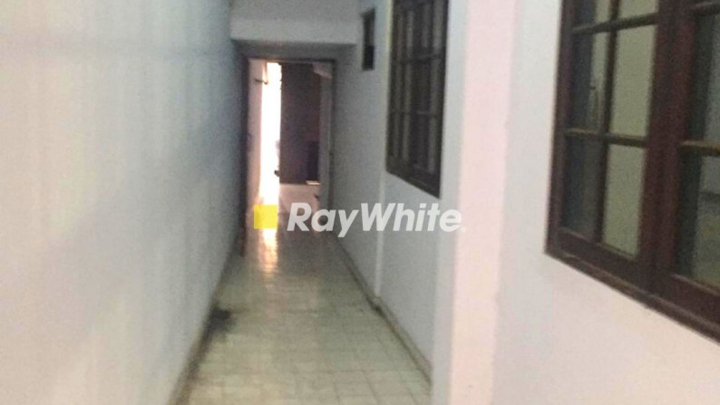 Dijual Rumah Asri dengan Kolam Renang Di Pondok Indah