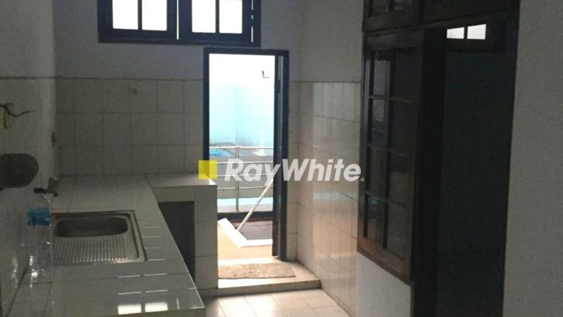 Dijual Rumah Asri dengan Kolam Renang Di Pondok Indah