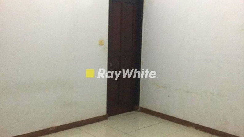 Dijual Rumah Asri dengan Kolam Renang Di Pondok Indah
