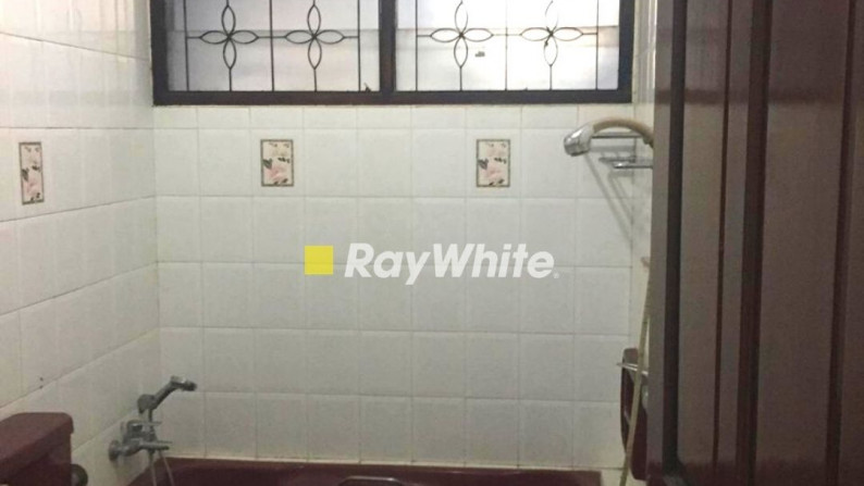 Dijual Rumah Asri dengan Kolam Renang Di Pondok Indah