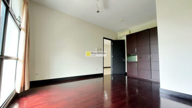 Rumah modern tropis nuansa villa di Kebagusan