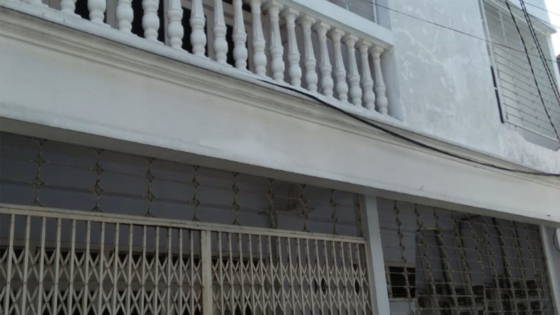 Dijual Rumah 3 lantai Pusat Kota di Jl Peneleh, Surabaya