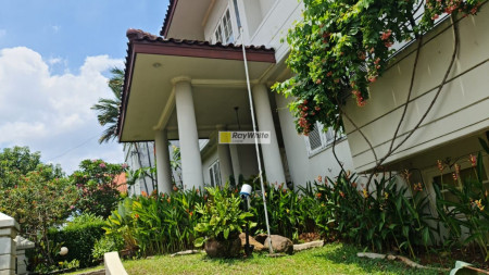 Rumah Klasik dalam Komplek Cinere Depan