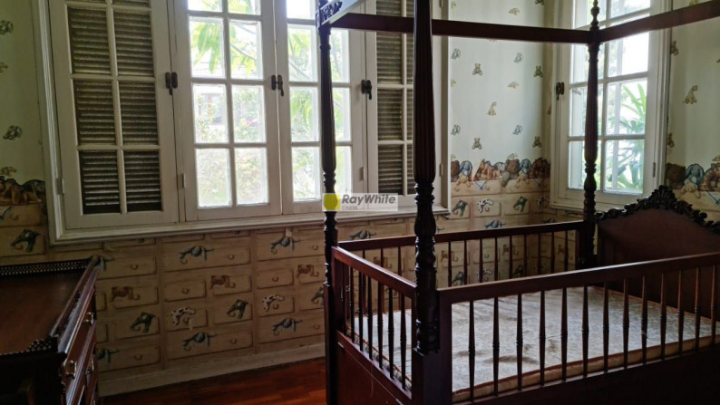 Rumah Klasik dalam Komplek Cinere Depan