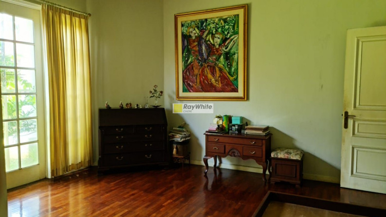 Rumah Klasik dalam Komplek Cinere Depan