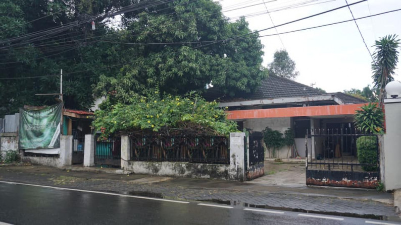 Menteng, Rumah yang cocok untuk kantor dan usaha. Lokasi strategis