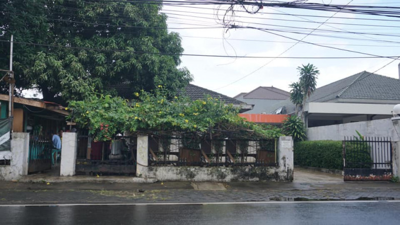 Menteng, Rumah yang cocok untuk kantor dan usaha. Lokasi strategis