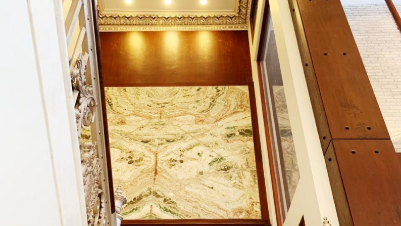 Dijual Rumah Mewah Pusat Kota di Jalan Sumatera, Surabaya