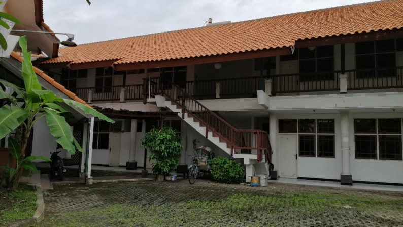 Jual Homestay/Guest House di Jemursari Selatan, Parkir Luas, 2 Lantai, Siap Huni - HY -