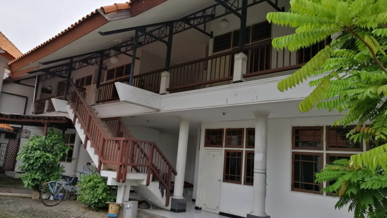 Jual Homestay/Guest House di Jemursari Selatan, Parkir Luas, 2 Lantai, Siap Huni - HY -