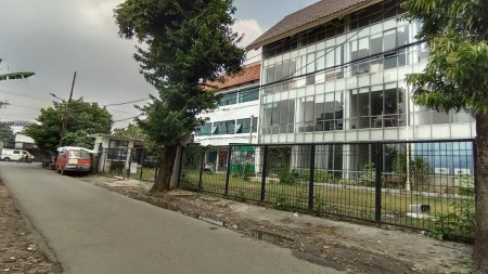 disewakan murah gedung kantor 4 lantai di jl perdagangan veteran raya