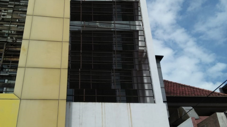 Disewakan Ruko 5 lantai Pusat Kota di Jalan Indragiri, Surabaya