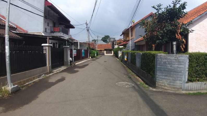 Rumah Hoek 2 lantai  di Jl Pasir Salam Buah Batu