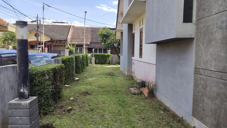 Rumah Hoek 2 lantai  di Jl Pasir Salam Buah Batu