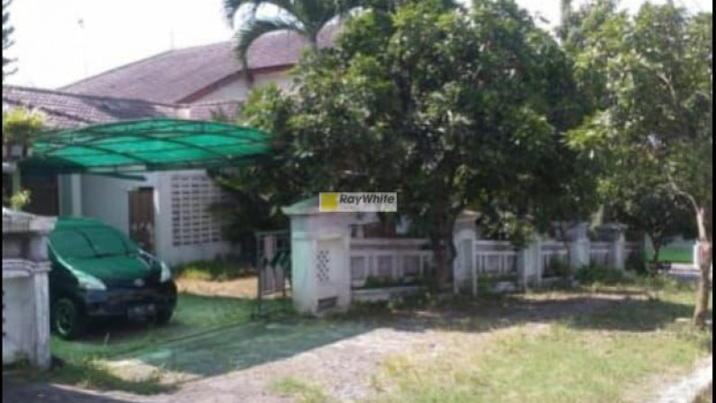 Rumah Mewah dengan Kolam Renang Siap Huni di Semarang