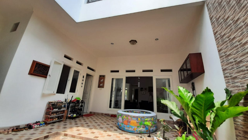 Dijual Rumah Cantik Modern Klasik Bangunan Baru di Cirendeu.