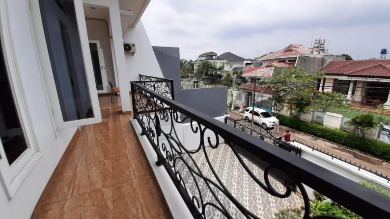 Dijual Rumah Cantik Modern Klasik Bangunan Baru di Cirendeu.