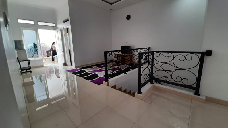 Dijual Rumah Cantik Modern Klasik Bangunan Baru di Cirendeu.