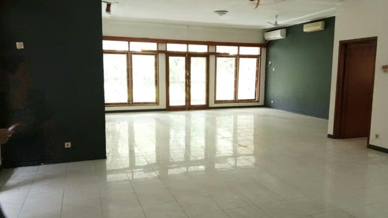 For Sale - Rumah Perlu Renovasi di Kawasan Elite Kemang Utara Bebas Banjir