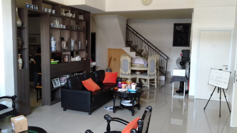 Rumah Bagus dijual di Jl. Indraloka, Wijaya Kusuma, Grogol Petamburan, Jakarta Barat  *0014-CHR*