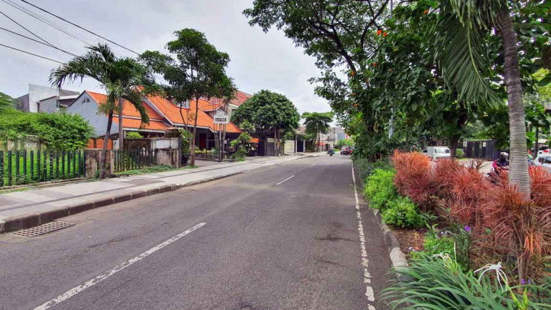 Rumah Hitung Tanah di Gayungsari Barat !!! Lokasi Strategis, Nol Jalan Raya (Jalan Kembar). - TAN -