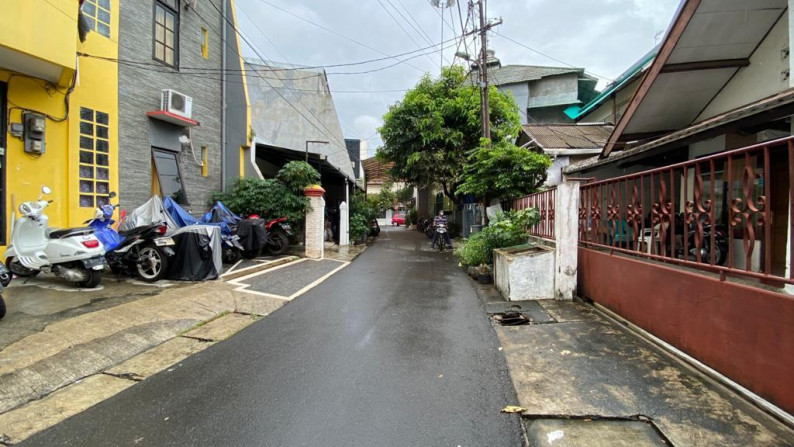 Rumah Tua, Bentuk Tanah Ngantong Setiabudi Timur Luas 192m2