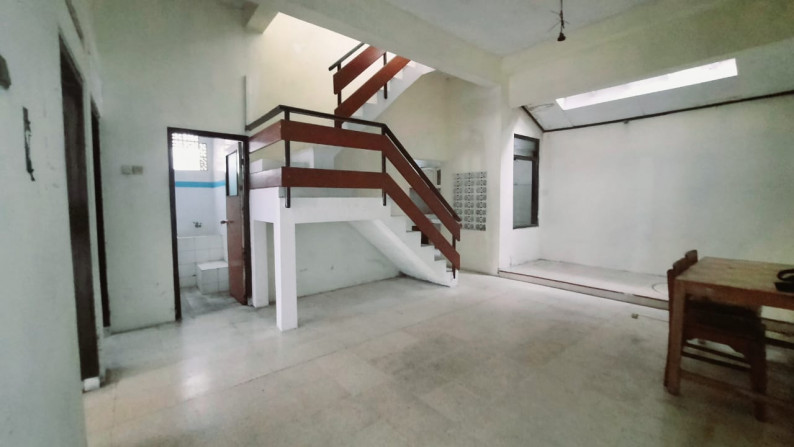 RUMAH  TINGGAL 2LANTAI, CUKUP LUAS DI PURWOMARTANI, KALASAN, SLEMAN