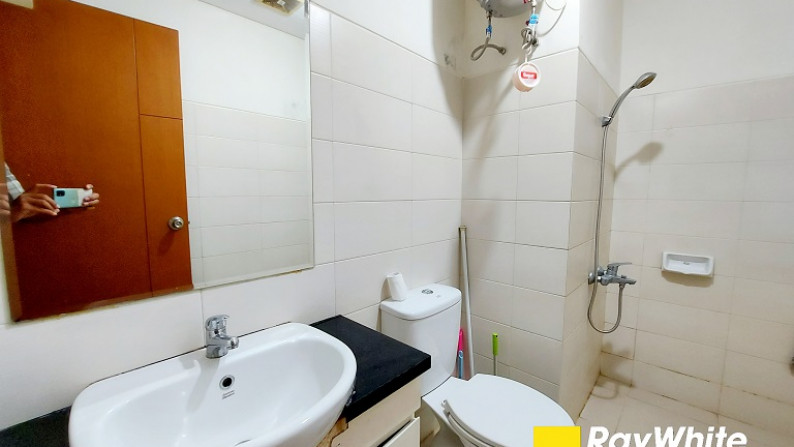 Apartemen di Woodland Park Residence, Jakarta Selatan, Tower Matoa, Hanya selangkah ke Stasiun KA Kalibata,  2 BR, Furnished