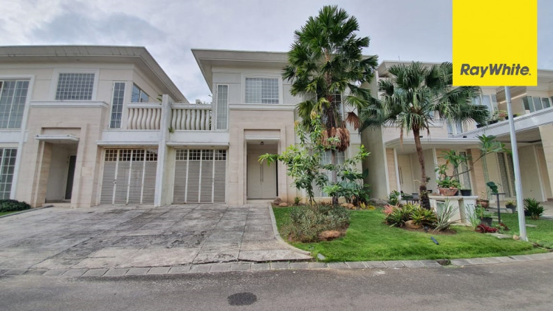 Dijual Rumah Bagus di Pakuwon Indah - La Ritz Wood